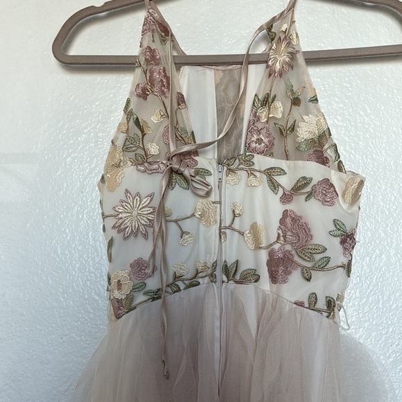 Nights by teeze me evening dress with tulle and waves size 1 Cream floral - Picture 8 of 12